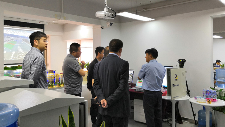 云南省公安廳黨委委員、昆明市副市長、市公安局黨委書記、局長周建忠一行蒞臨聯(lián)誠科技調(diào)研指導(dǎo)！